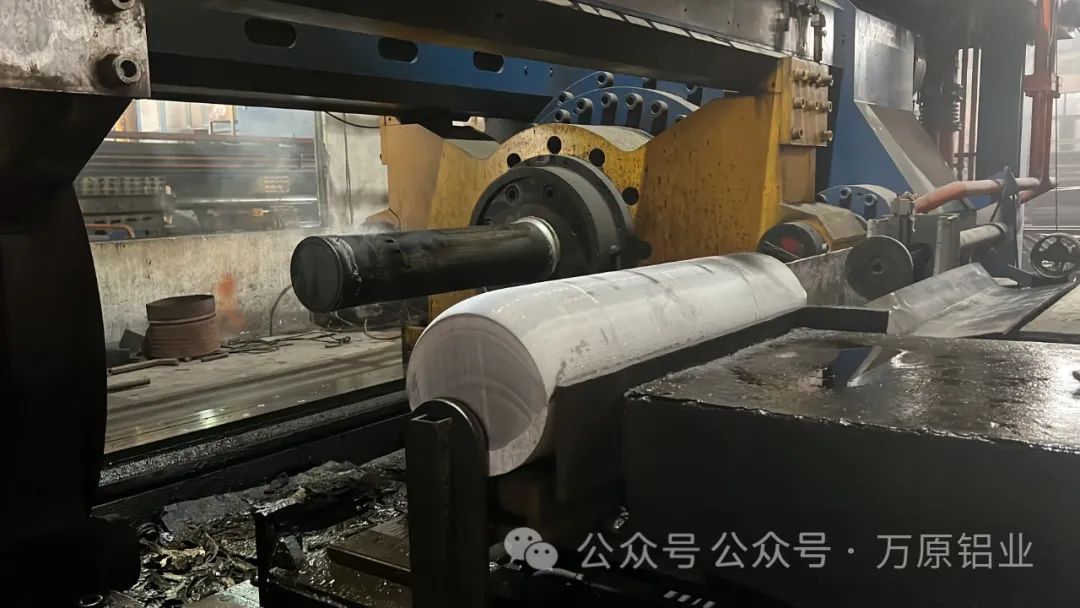 铝材挤压.jpg