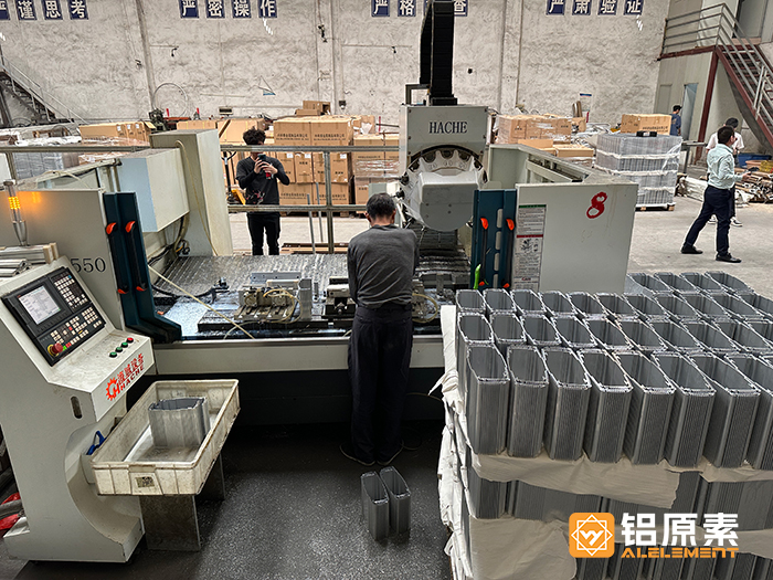 铝型材CNC加工.jpg 铝型材CNC加工.jpg