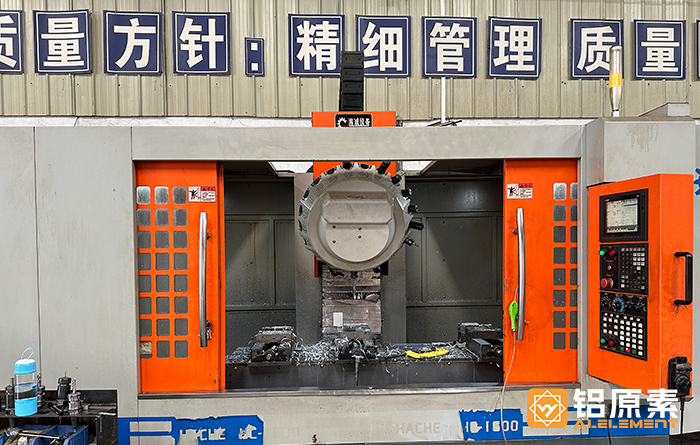 光伏铝型材四轴CNC加工.jpg 光伏铝型材四轴CNC加工.jpg